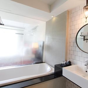 Deluxe Double Room Pool Access